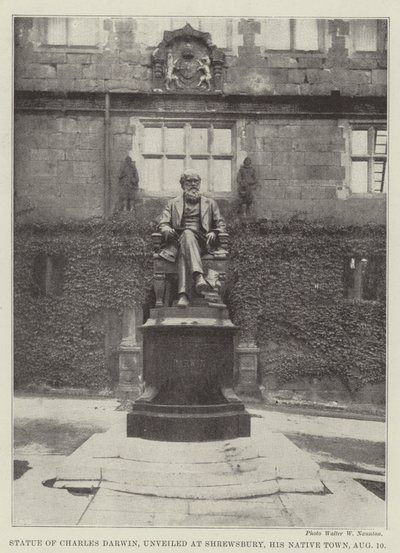 Statue av Charles Darwin, avduket i Shrewsbury, hans fødeby, 10. august av English Photographer