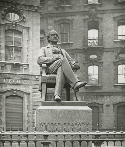 Statue av George Peabody av English Photographer