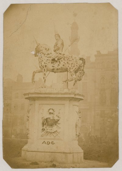 Statue av kong George I, Leicester Square, London; fotografi tatt i 1866 av English Photographer