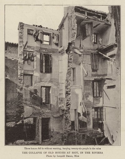 Sammenbruddet av gamle hus ved Biot, på Rivieraen av English Photographer