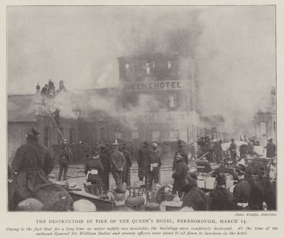 The Destruction by Fire av Queens Hotel, Farnborough, 14. mars av English Photographer