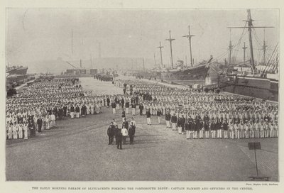 The Early Morning Parade of Bluejackets som danner Portsmouth Depot, kaptein Hammet og offiserer i sentrum av English Photographer