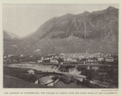 Jordslipen i Sveits, landsbyen Airolo, med Sasso Rosso i bakgrunnen av English Photographer