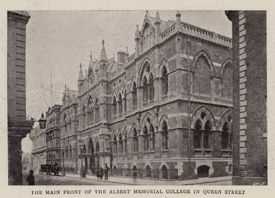 Hovedfronten til Albert Memorial College i Queen Street av English Photographer
