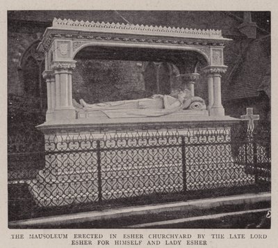 Mausoleet reist i Esher Churchyard av avdøde Lord Esher for seg selv og Lady Esher av English Photographer