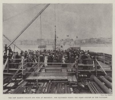 Det nye marinepalasset og bryggen i Brighton, ordførerinnen fikser den første søylen i paviljongen av English Photographer