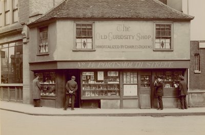 The Old Curiosity Shop, 14 Portsmouth Street, Lincolns Inn Fields, London av English Photographer