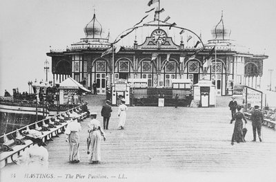 The Pier Pavilion, Hastings, ca. 1890 av English Photographer