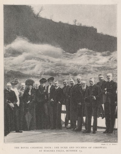 The Royal Colonial Tour, hertugen og hertuginnen av Cornwall ved Niagara Falls, 13. oktober av English Photographer