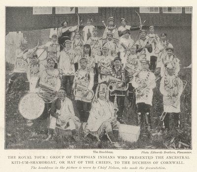 The Royal Tour, gruppe tsimpsian-indianere som presenterte Ancestral Kiti-um-Shamorgat, eller Hat of the Chiefs, til hertuginnen av Cornwall av English Photographer