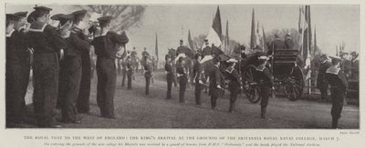 Det kongelige besøket i Vest-England, Kings Arrival at the Grounds of the Britannia Royal Naval College, 7. mars av English Photographer