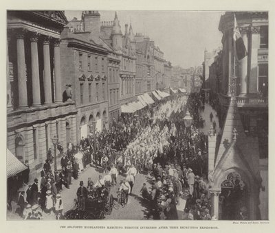 Seaforth Highlanders marsjerer gjennom Inverness etter deres rekrutteringsekspedisjon av English Photographer