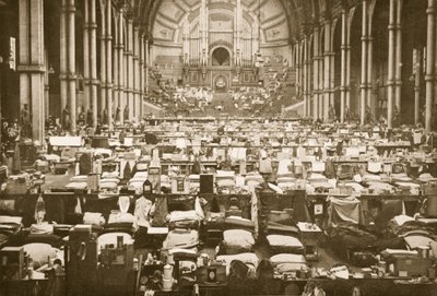 The Sleeping Hall, Alexandra Palace, illustrasjon fra tyske fanger i Storbritannia (fotogravyr) av English Photographer