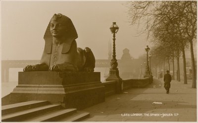 Sfinxen foruten Cleopatras-nålen av English Photographer