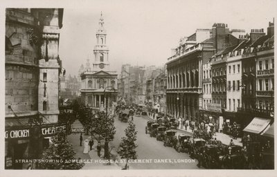 The Strand, som viser Somerset House og St Clement Danes, London av English Photographer