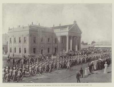 Transvaal-krigen, det nye rådhuset, Kimberley, med det lojale North Lancashire-regimentet som marsjerte forbi, 7. oktober 1899 av English Photographer
