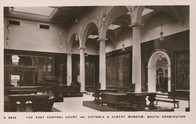 Victoria and Albert Museum, South Kensington, London av English Photographer