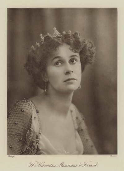 Viscountess Massereene og Ferrard (s/h-foto) av English Photographer