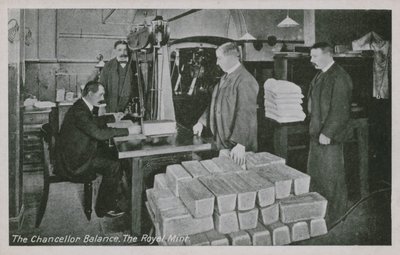 Kanslerbalansen ved Royal Mint, London av English Photographer