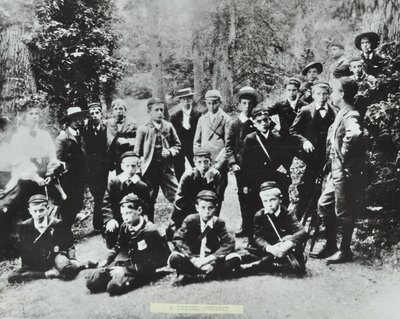 Den første London School Board-skolereisen. Barn fra Bell Road Higher Grade School, Peckham besøker et kulleri i Forest of Dean, 1896 av English Photographer