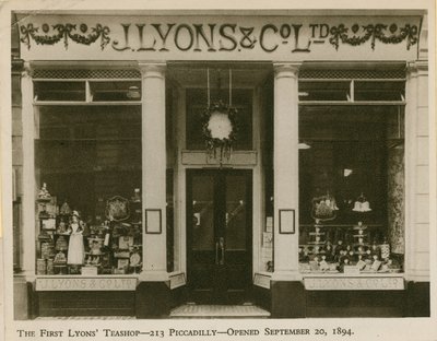 Den første Lyons Teashop av English Photographer
