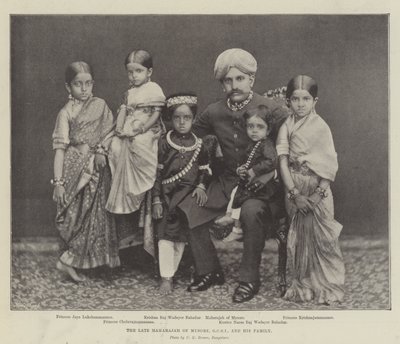 Den avdøde Maharajah av Mysore, GCSI og hans familie av English Photographer
