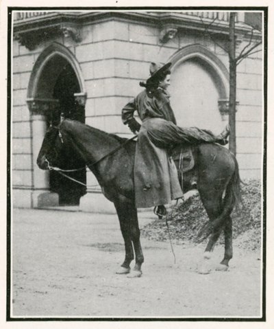 Åpningen av Golden West-utstillingen på Earls Court: Kvinnelige ryttere i det ville vesten av English Photographer