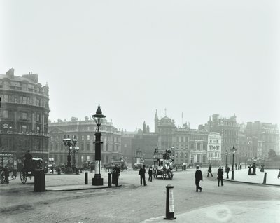 Trafalgar Square, Westminster LB: Trafalgar Square ser østover til Charing Cross, 1896 av English Photographer