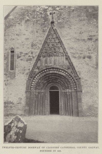 Døråpning fra det tolvte århundre til Clonfert Cathedral, County Galway, grunnlagt i 558 av English Photographer