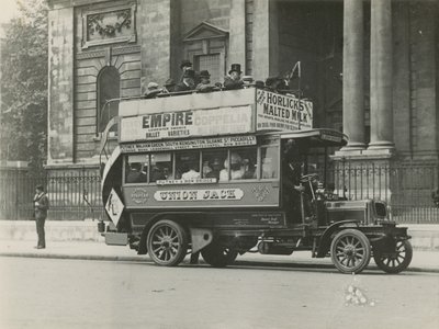 Union Jack Omnibus av English Photographer