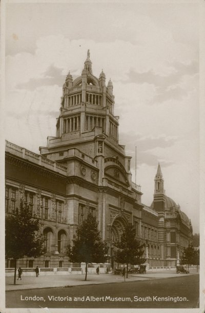 Victoria and Albert Museum, South Kensington, London av English Photographer