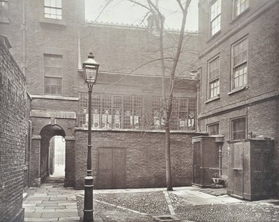 View of Barnards Inn, 1879 av English Photographer