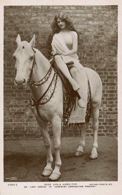 Viola Hamilton som Lady Godiva i Coventry-kroningskonkurransen (s/h-bilde) av English Photographer