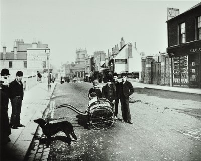 Wandsworth High Street: ser vestover, 1890 av English Photographer