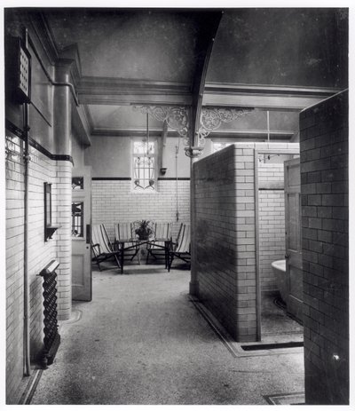 Private avlukker og venteområde i Bramley Baths, Leeds av English Photographer English Photographer