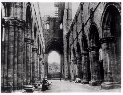 Besøkende til Kirkstall Abbey av English Photographer English Photographer