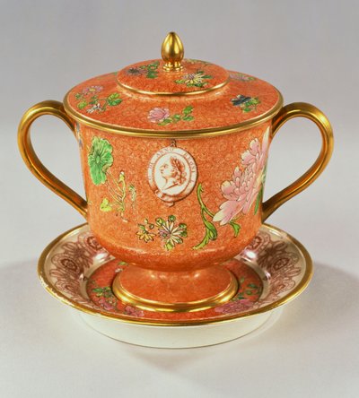 En Wedgwood Pearlware kopp med to håndtak, deksel og stativ malt med en portrettbyste av George III, til minne om hans gylne jubileum i 1810, 1810 av English School