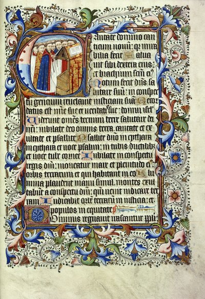 En side fra en psalter på latin, med en historisk initial som viser en gruppe munker som står foran en talerstol og synger, ca. 1455 av English School