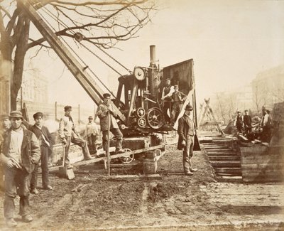 En dampkran i drift under byggingen av Circle Line i Paddington, London, ca. 1890 (albumtrykk på kort) av English School