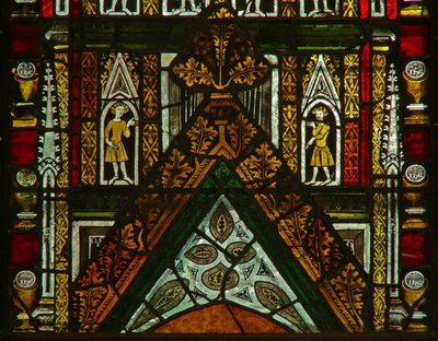 Et vindu i Lady Chapel som viser baldakinfigurer av English School