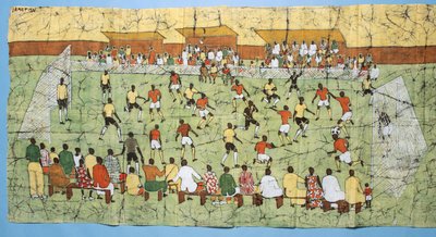 Afrikansk batikk som illustrerer en fotballkamp med folkemengder som ser på tribunen (tekstil) av English School