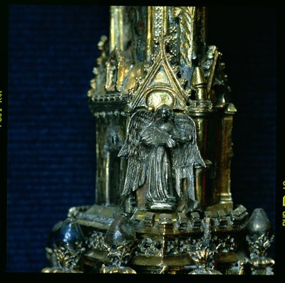 Engel spiller en gittern med plektrum, detalj fra crozieren til William of Wykeham (ca. 1320-1404) (forgylt sølv) (se 205100-32) av English School