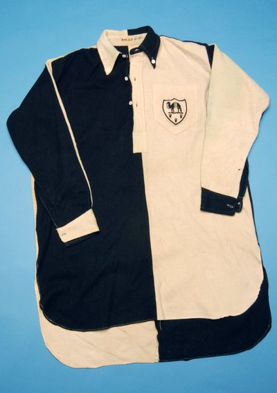 Svart og hvit fotballskjorte, 1930-tallet (bomull) av English School