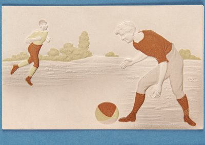 Blankt kort i relieff som viser to fotballspillere, ca. 1880-tallet av English School