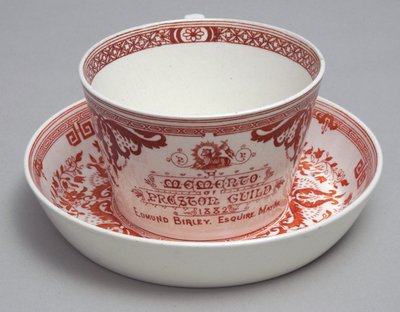 Jubileums tekopp og tallerken som leser A Memento of Preston Guild 1882, Minton, England, ca. 1882 (keramikk) av English School