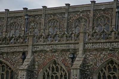 Detailansicht der Südseite der Kirche von English School