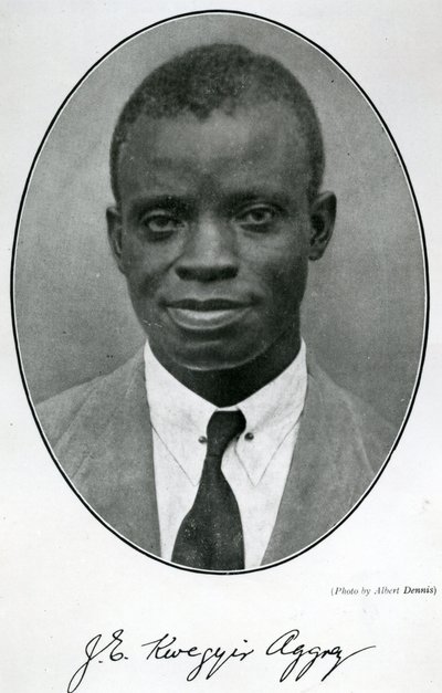 Dr. James Emmanuel Kwegyir Aggrey (1875-1927) (s/h-bilde)   Anababu av English School
