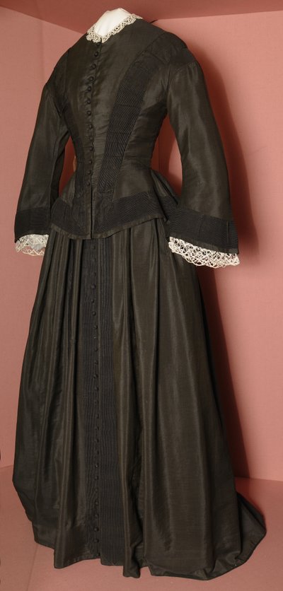 Florence Nightingales svart overdel og matchende skjørt, ca. 1870 (svart silke) av English School