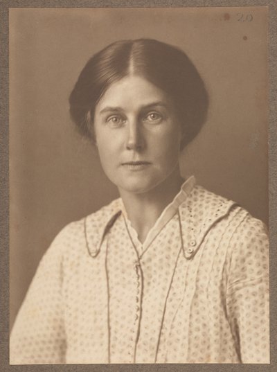 Harriet Weaver, oktober 1916 (sepia-bilde) av English School
