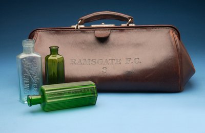 Gladstone-veske i skinn, stemplet med Ramsgate F.C. av English School